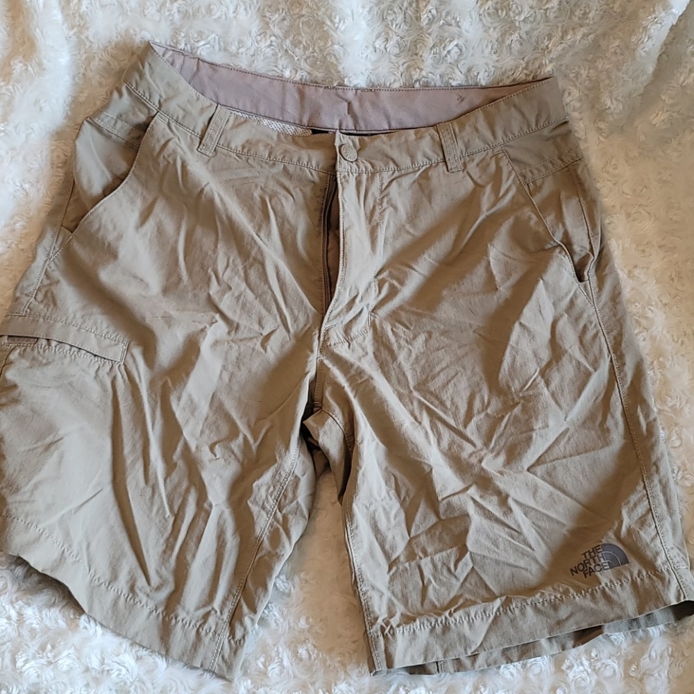 🪶 Super lightweight and breathable hiking shorts